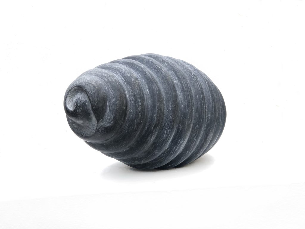 Snäcka - skulptur i sten